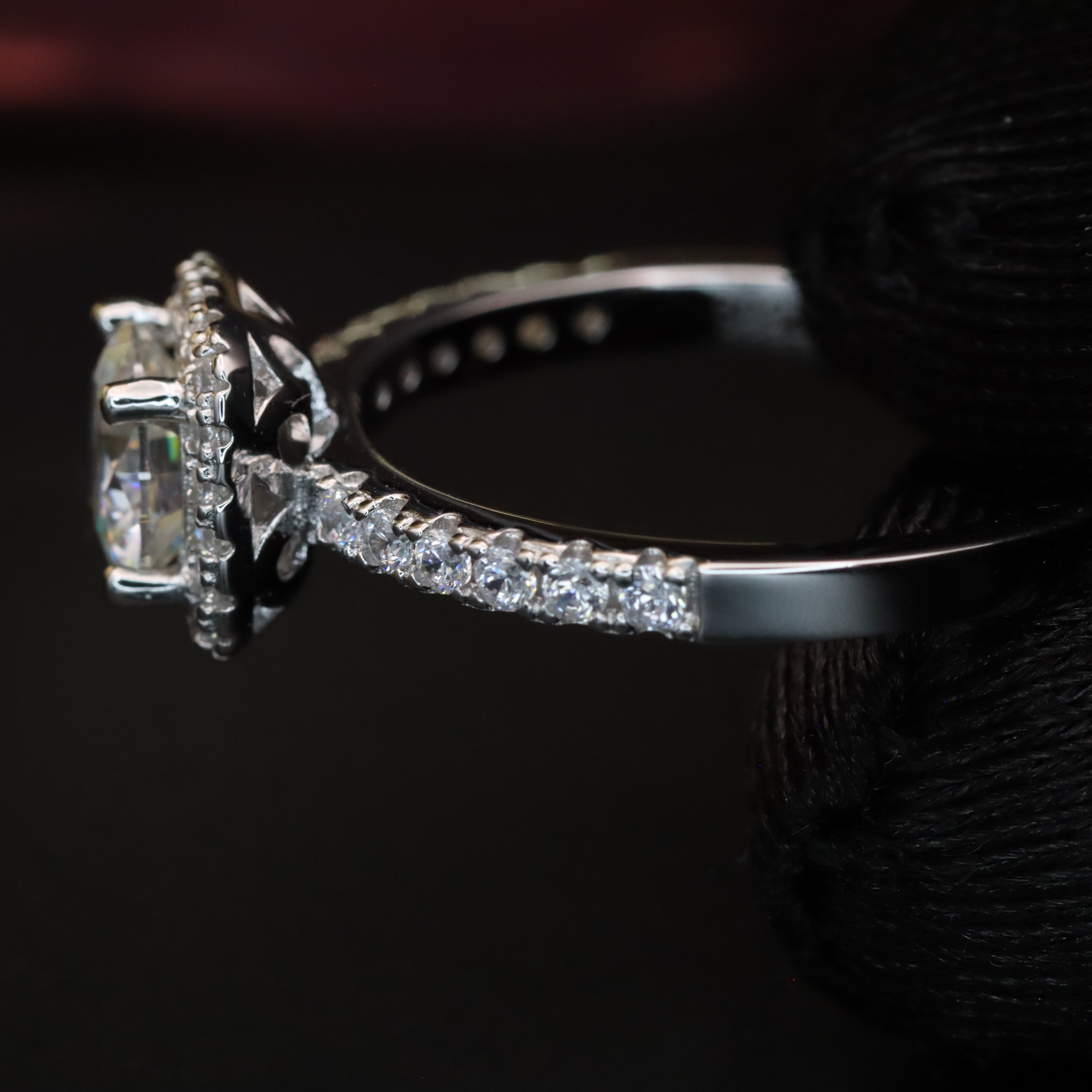 Lisa Round Cut Engagement Ring- 1 Carat